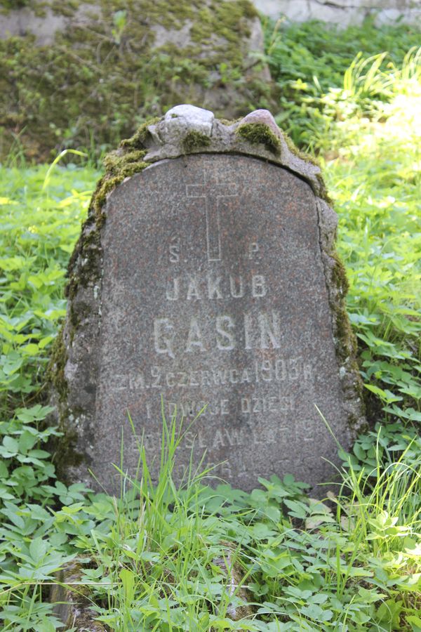 Inskrypcja na nagrobku Bolesława, Eleonory i Jakuba Gasinów, cmentarz na Rossie w Wilnie, stan z 2014