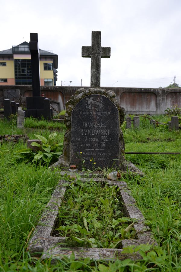 Tombstone of Franciszek Bykowski, Na Rossie cemetery in Vilnius, as of 2013