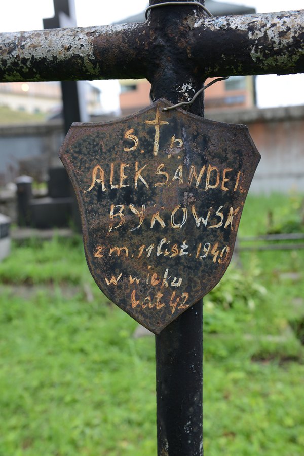 Inscription on the gravestone of Alexander Bykowski, Na Rossie cemetery in Vilnius, as of 2013
