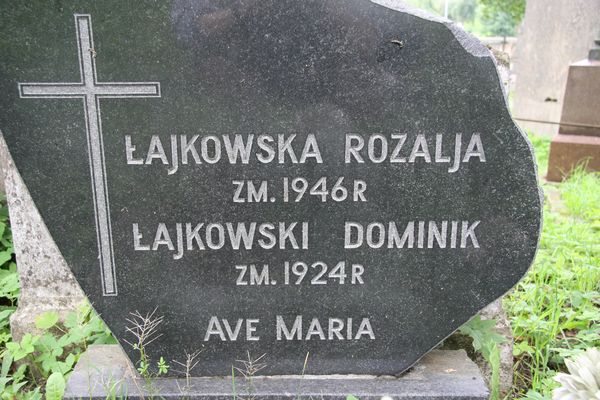 Fragment nagrobka Rozalii i Dominika Łajkowskich, cmentarz Na Rossie w Wilnie, stan z 2013