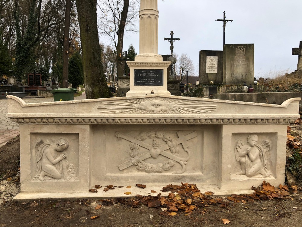 Nagrobek hrabiostwa Karnickich po konserwacji, cmentarz Łyczakowski