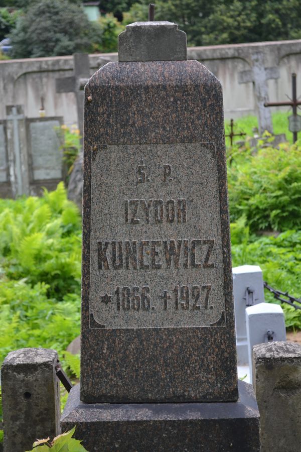 Tombstone of Isidor Kuntsevich, Ross Cemetery in Vilnius, state of 2013