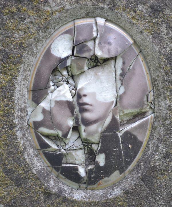 Detal nagrobka Józefa Kowszela, cmentarz na Rossie w Wilnie, stan z 2013