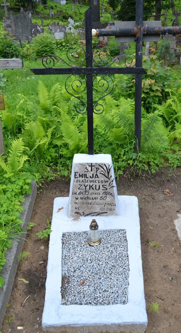 Tombstone of Emilia Zykus, Rossa cemetery in Vilnius, as of 2013