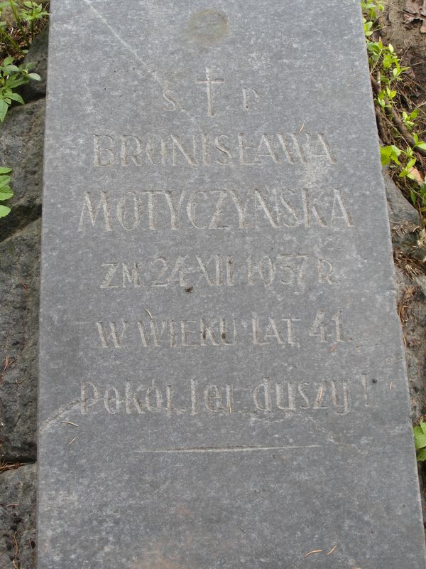 Gravestone inscription of Bronislawa Motyczyńska, Na Rossie cemetery in Vilnius, as of 2013