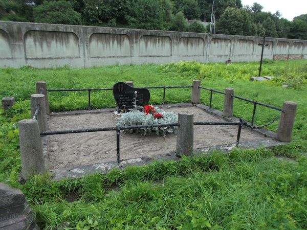 Nagrobek rodziny Kuczyńskich, cmentarz na Rossie w Wilnie, stan na 2013 r.