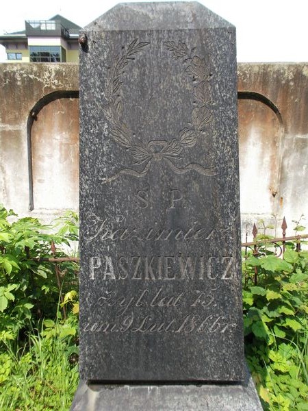 Tombstone of Joanna and Kazimierz Paszkiewicz and Stefan Vitkovich, Ross cemetery in Vilnius, as of 2013.