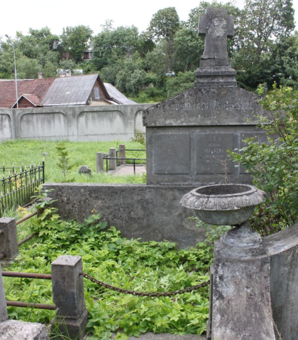 Grobowiec rodziny Malickich, cmentarz na Rossie w Wilnie, stan na 2013 r.