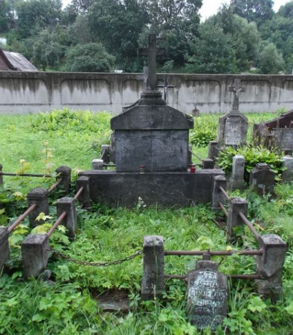 Nagrobek Józefy i Konstantego Sinickich, cmentarz na Rossie w Wilnie, stan na 2013 r.