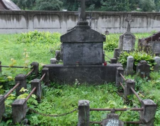 Nagrobek Józefy i Konstantego Sinickich, cmentarz na Rossie w Wilnie, stan na 2013 r.