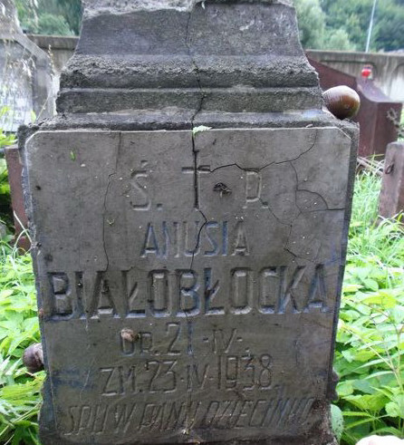 Tombstone of Anna Bialoblocka, Ross Cemetery in Vilnius, as of 2013.