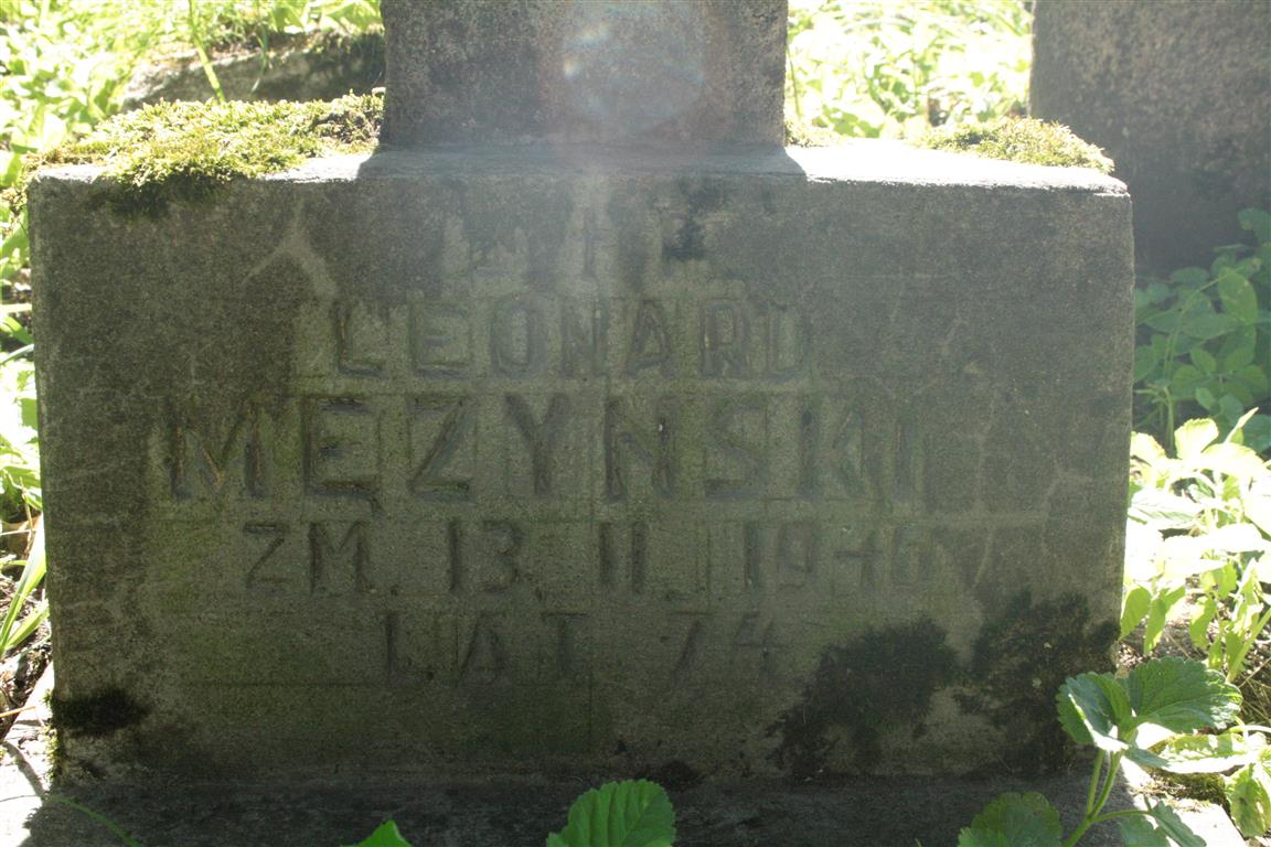 Inskrypcja na nagrobku Leonarda Mężyńskiego, cmentarz na Rossie w Wilnie, stan z 2013
