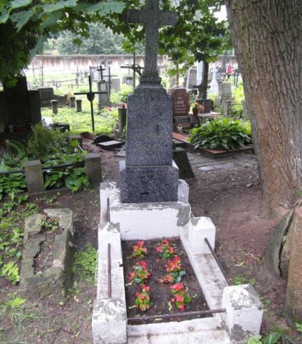 Nagrobek Czesławy Budrewicz z cmentarza Na Rossie w Wilnie, stan z 2013