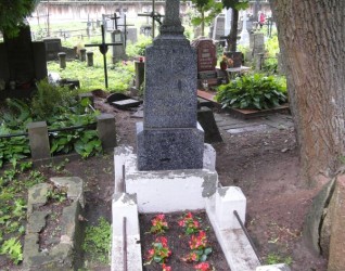 Nagrobek Czesławy Budrewicz z cmentarza Na Rossie w Wilnie, stan z 2013