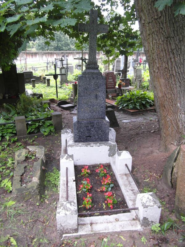Tombstone of Czeslawa Budrewicz from the Rossa cemetery in Vilnius, as of 2013