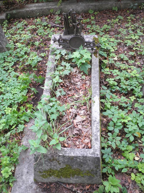 Tombstone of Bolesław and Zofia Kolatowicz, Na Rossie cemetery in Vilnius, as of 2013