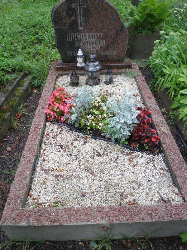 Nagrobek Zbigniewa i Genowefy Bogdanowicz, cmentarz Na Rossie w Wilnie, stan z 2013