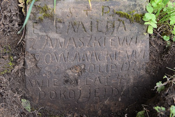 Inscription on the gravestone of Emilia Mackiewicz, Na Rossie cemetery in Vilnius, as of 2013