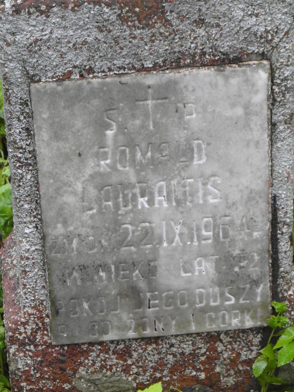 Tombstone inscription of Romald Lauraitis, Na Rossie cemetery in Vilnius, as of 2013