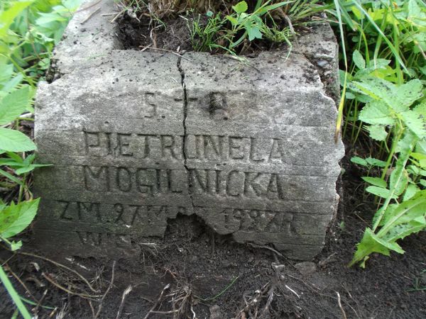 Tombstone of Petronela Mogilnicka, Ross Cemetery in Vilnius, as of 2013.