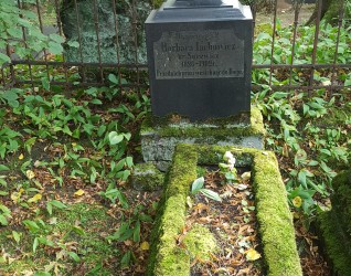 Nagrobek Barbary Lachowicz, cmentarz św. Michała w Rydze, stan z 2021 r.