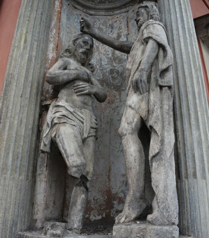 Grupa rzeźbiarska Chrzest Chrystusa z kamienicy Szolc-Wolfowiczów we Lwowie