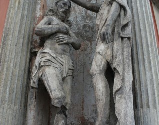 Grupa rzeźbiarska Chrzest Chrystusa z kamienicy Szolc-Wolfowiczów we Lwowie