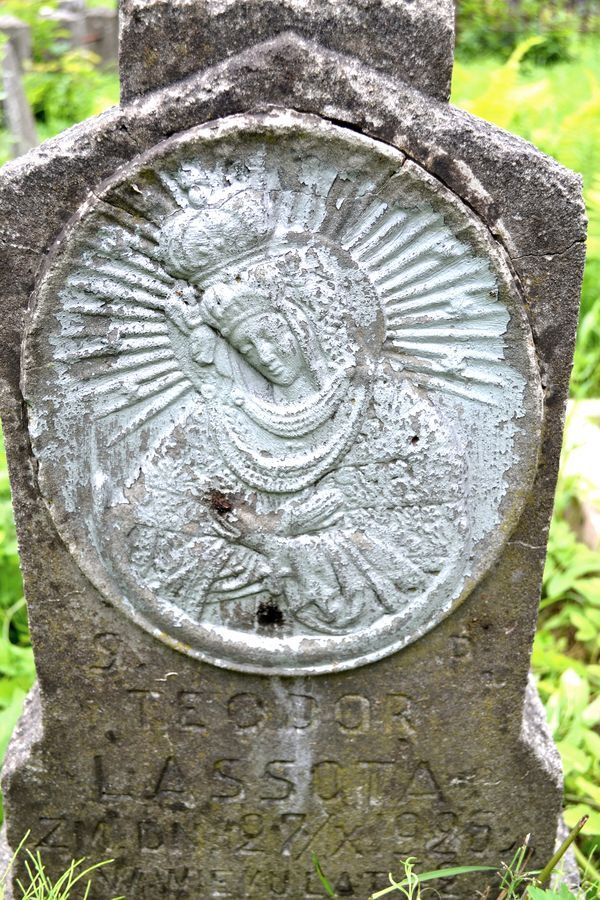 Fragment of Teodor Lassota's tombstone, Ross Cemetery in Vilnius, 2013