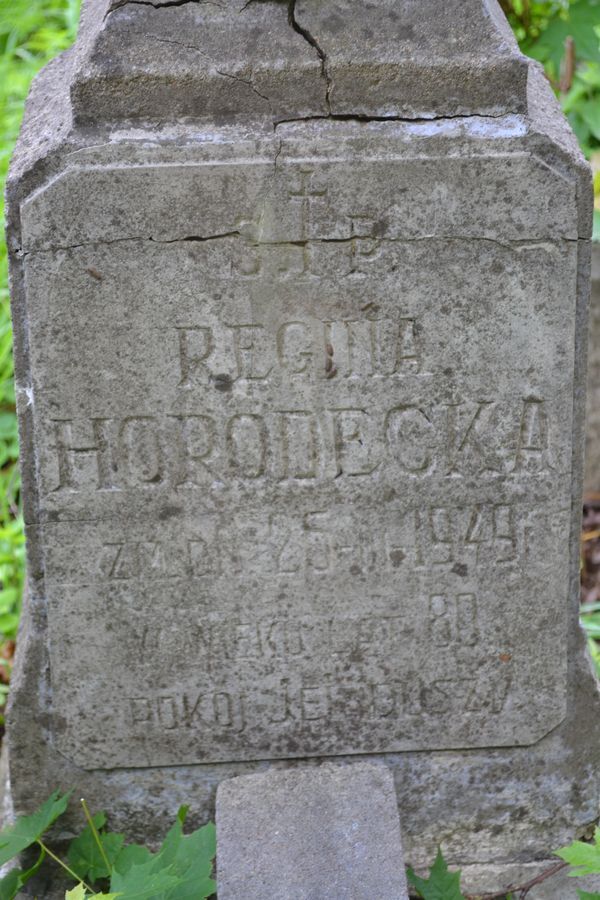 Fragment nagrobka Reginy Horodeckiej, cmentarz na Rossie w Wilnie, stan z 2013