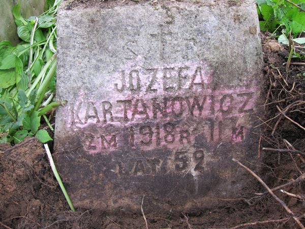 Inscription on the gravestone of Jozefa Kartanowicz, Rossa cemetery in Vilnius, as of 2013