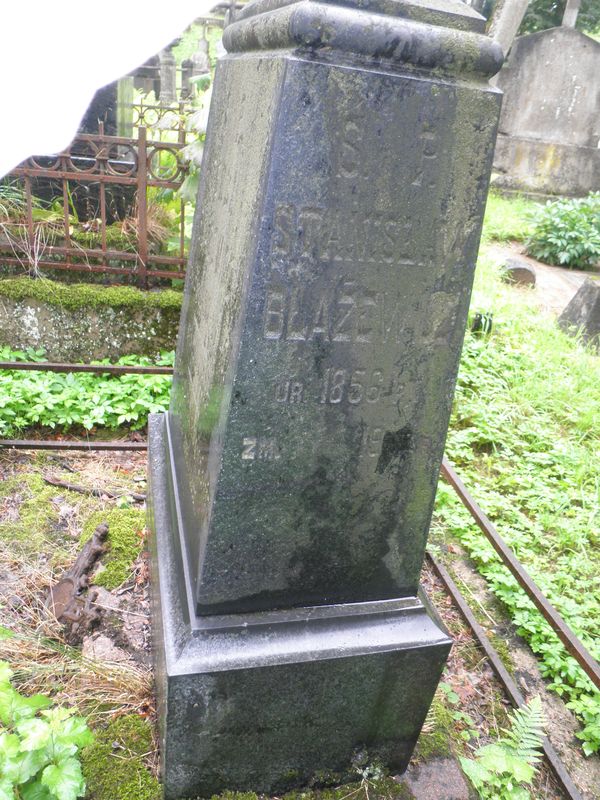 A fragment of the tombstone of Tekla and Stanislaw Blazevich, Na Rossie cemetery in Vilnius, as of 2013