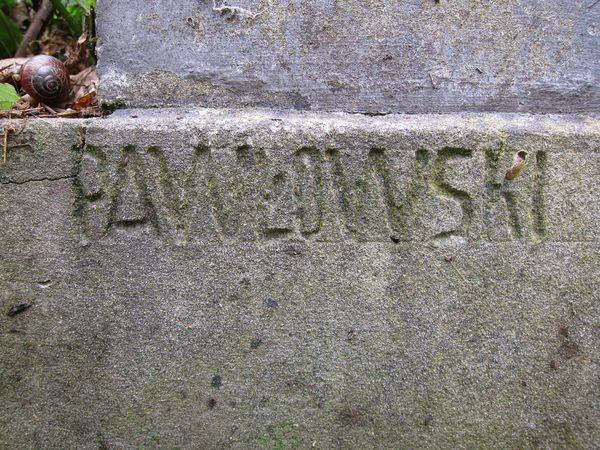 Sygnatura twórcy na nagrobku Ewy i Juliana Małachowskich, cmentarz na Rossie w Wilnie, stan z 2013