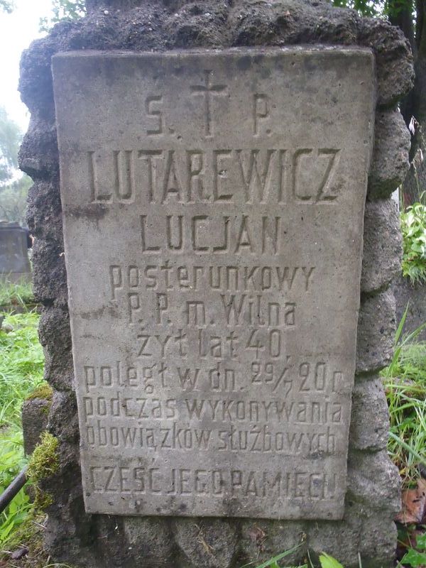 Inscription on the pedestal of Lucjan Lutarewicz's tombstone, Na Rossie cemetery in Vilnius, as of 2013