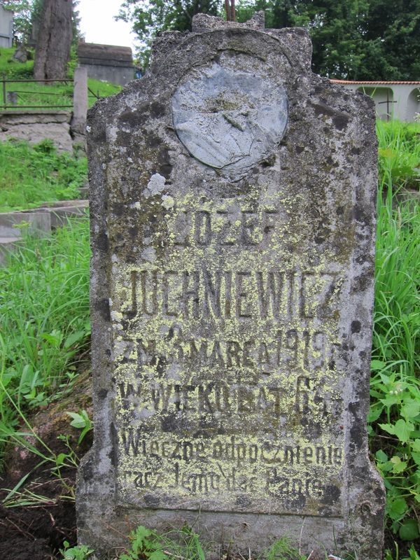 Inskrypcja na nagrobku Józefa Juchniewicza, cmentarz na Rossie w Wilnie, stan z 2013