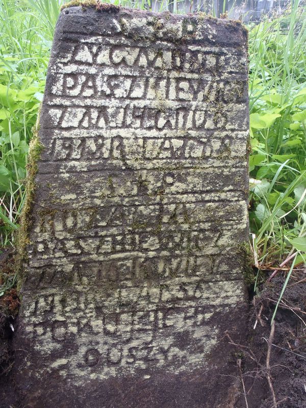 Inskrypcja na cokole nagrobka Rozalii i Zygmunta Paszkiewiczów, cmentarz Na Rossie w Wilnie, stan z 2013