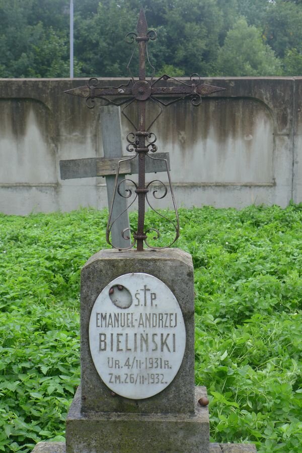 ragment of Emanuel Bielinski's tombstone, Na Rossie cemetery in Vilnius, as of 2013.