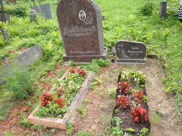 Nagrobek Wiktora Malinowskiego, cmentarz na Rossie w Wilnie, stan na 2013 r.