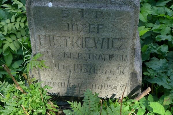 Inscription from the gravestone of Jozef Pietkiewicz, Na Rossie cemetery in Vilnius, as of 2013.