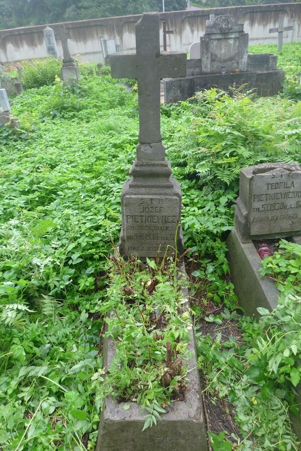 Tombstone of Jozef Pietkiewicz, Na Rossie cemetery in Vilnius, as of 2013.