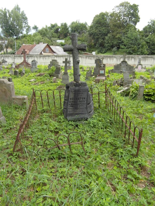 Nagrobek Piotra i Zenony Dołmatów , cmentarz Na Rossie w Wilnie, stan z 2013