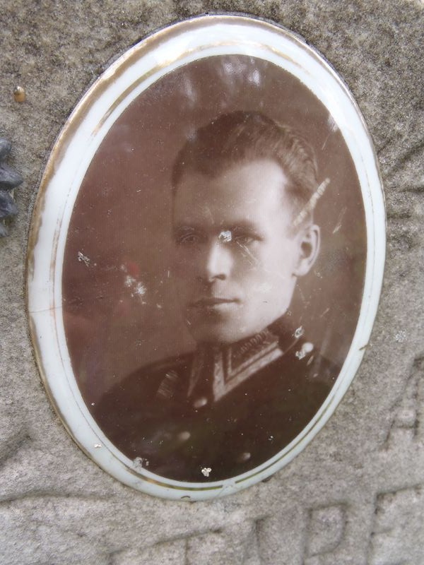 Photo on the tombstone of Andrzej Matarewicz, Na Rossie cemetery in Vilnius, as of 2013