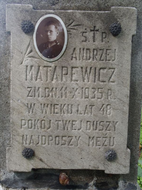 Inscription on the pedestal of the gravestone of Andrzej Matarewicz, Na Rossie cemetery in Vilnius, as of 2013