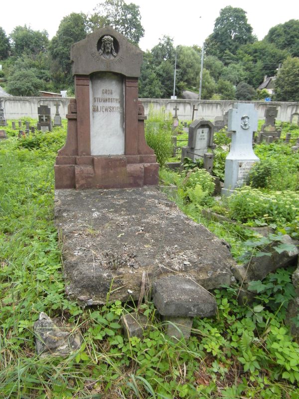 Tombstone of N.N. and Stefan Majewski, Na Rossie cemetery in Vilnius, as of 2013
