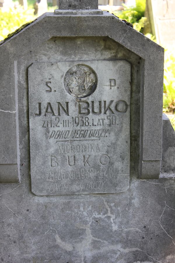 Fragment of the tombstone of Jan and Veronika Buko, Na Rossie cemetery in Vilnius, as of 2013.