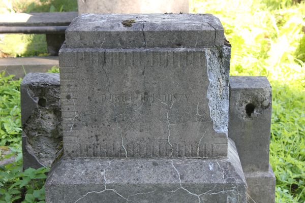 Fragment nagrobka Emilii Cabaj, cmentarz Na Rossie w Wilnie, stan z 2014 r.