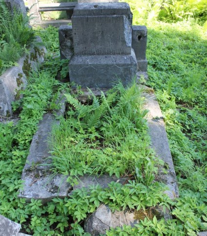 Nagrobek Emilii Cabaj, cmentarz Na Rossie w Wilnie, stan z 2014 r.