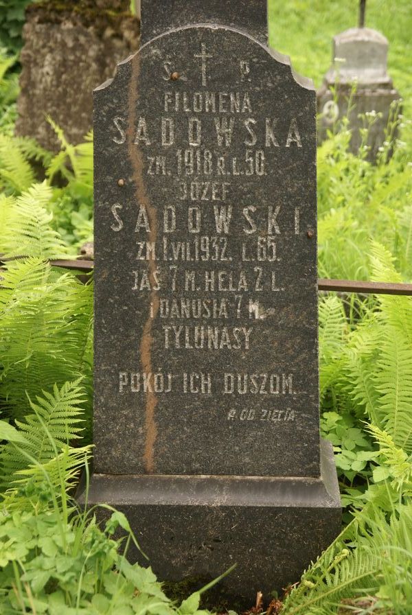 Inscription on the pedestal of the tombstone of the Sadowski, Tulunus and Potapowicz families, Na Rossie cemetery in Vilnius, as of 2013