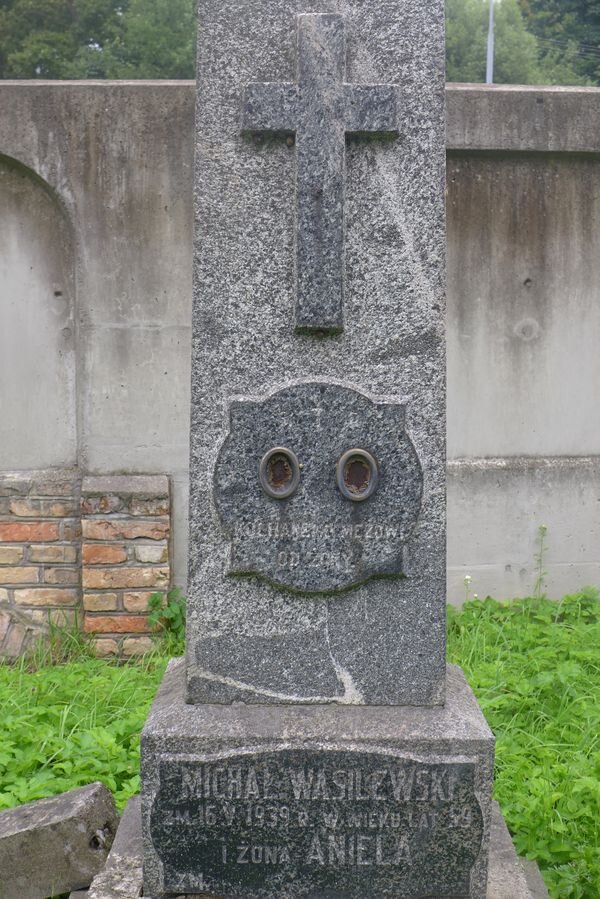 Fragment of the tombstone of Aniela and Michal Vasilewski, Na Rossie cemetery in Vilnius, as of 2013.