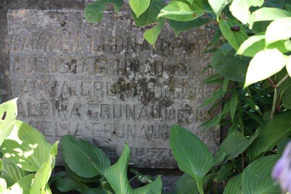Fragment nagrobka rodziny Grunau, cmentarz Na Rossie w Wilnie, stan z 2014 r.