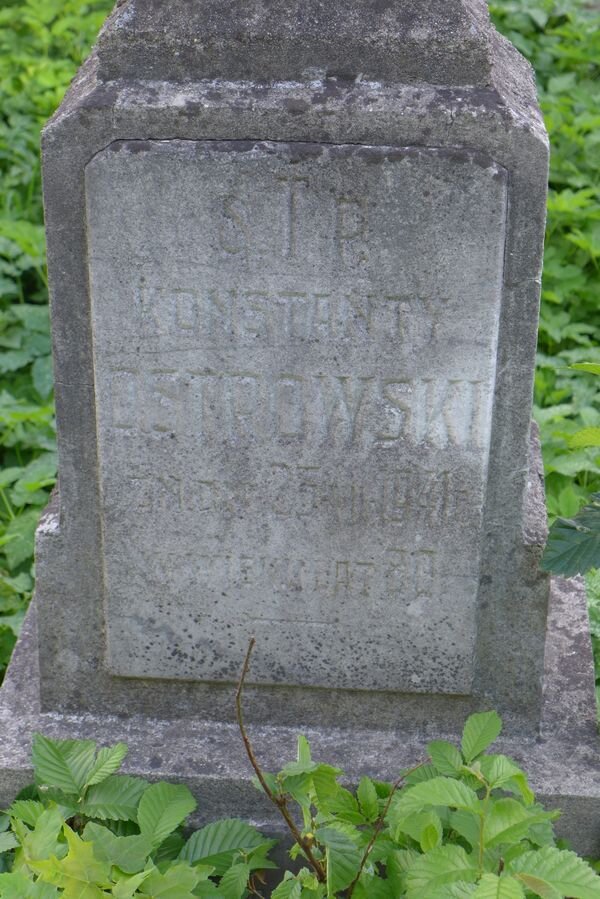 Inskrypcja z nagrobka Konstantego Ostrowskiego, cmentarz Na Rossie w Wilnie, stan z 2013 r.